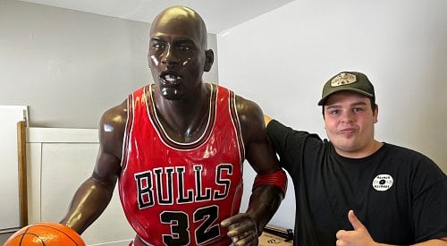 VIDEO: Sale of mysterious 'Michael Jordan' statue is drawing a buzz online